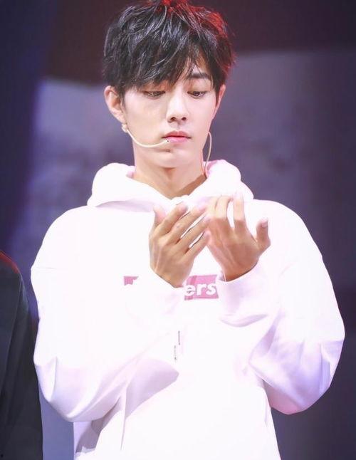 肖战爆料吃瓜,揭秘娱乐圈背后的惊人真相