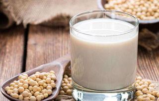 喝豆浆吃哈密瓜,营养早餐新搭配