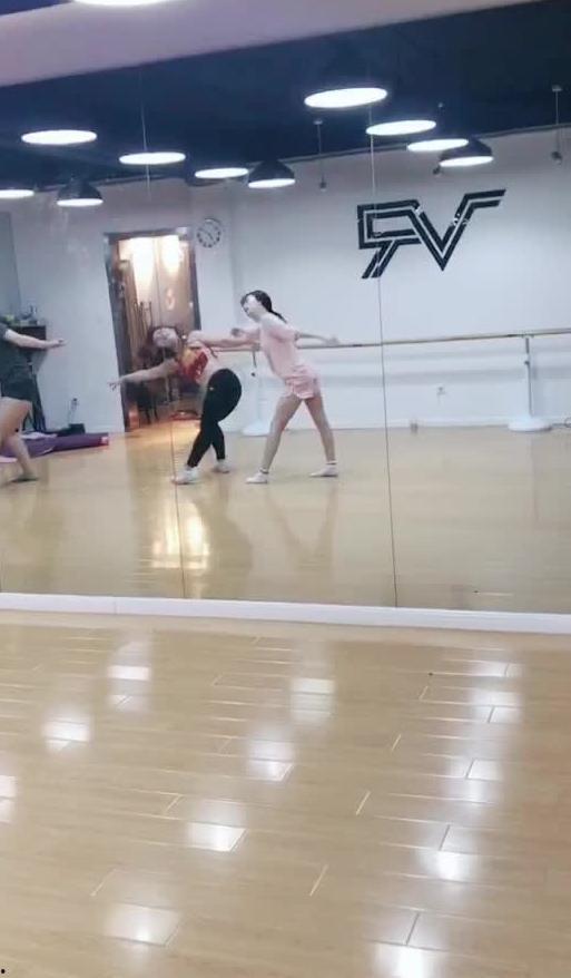 直播跳舞吃瓜视频